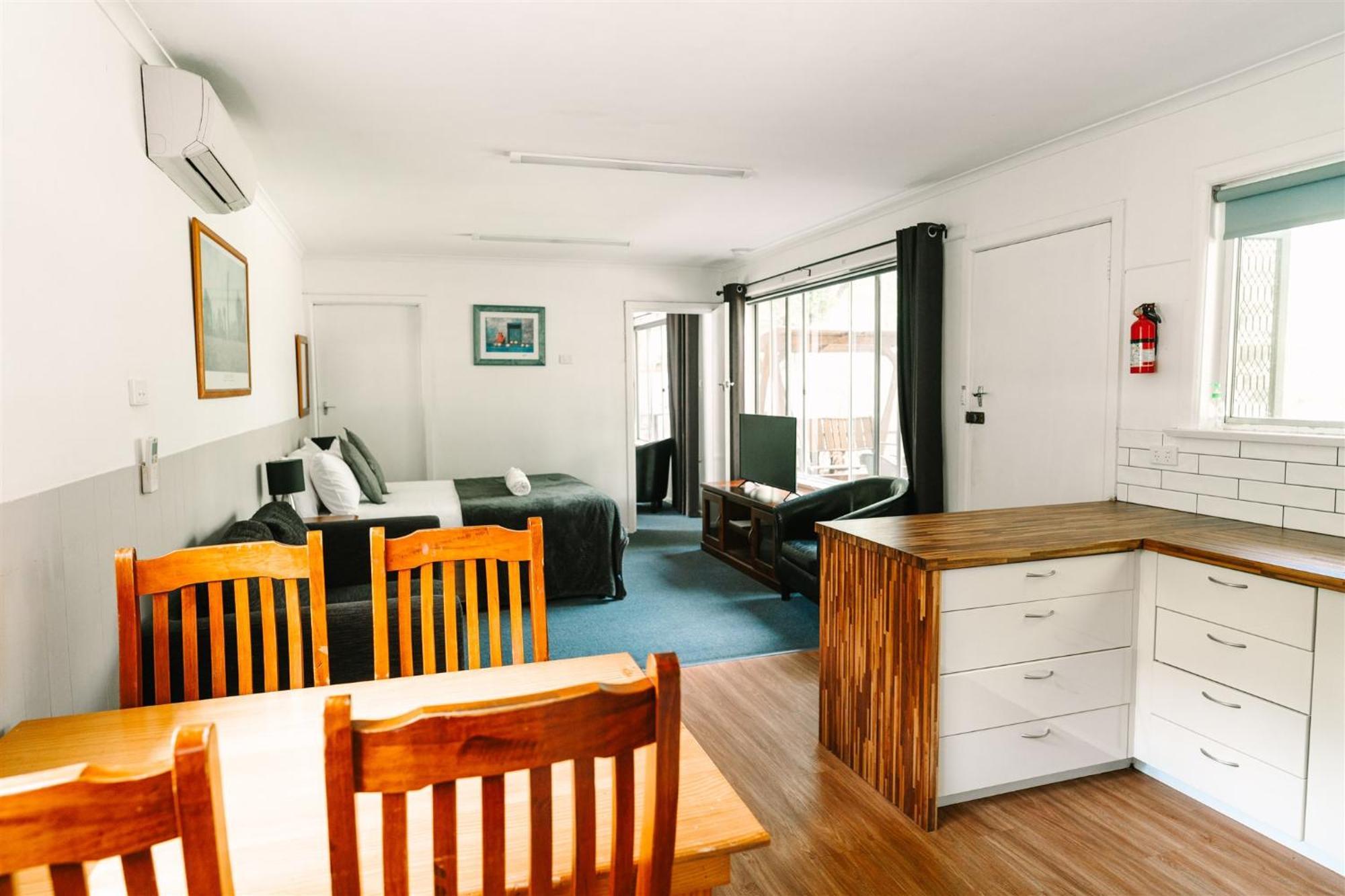 Alpine Riverside Cottages 포리펀카 외부 사진